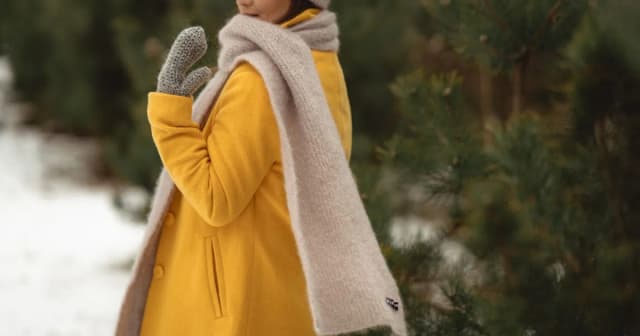 Jaki szalik do musztardowego płaszcza? Odkryj idealne połączenia i style Jaki szalik do musztardowego płaszcza? Odkryj idealne połączenia i style