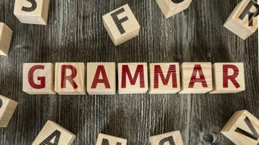 Czy przed but stawiamy przecinek? Oto zasady, które musisz znać Czy przed but stawiamy przecinek? Oto zasady, które musisz znać