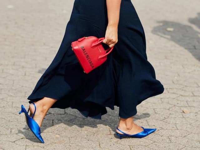 Jakie buty do granatowej sukni? Sprawdź najlepsze propozycje na każdą okazję Jakie buty do granatowej sukni? Sprawdź najlepsze propozycje na każdą okazję