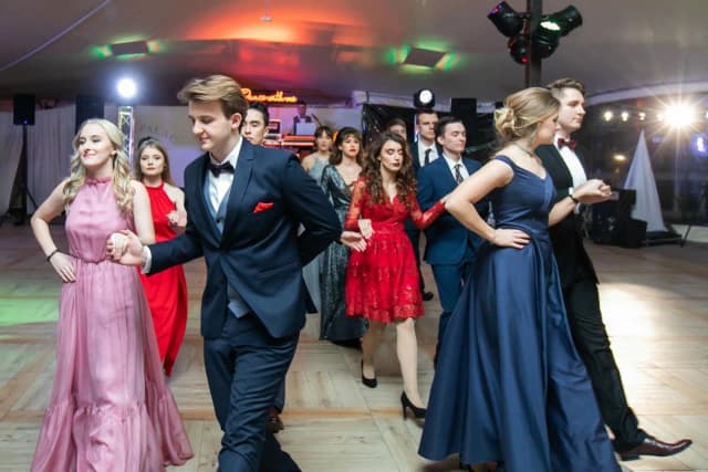 Co ubrać na półmetek? Odkryj eleganckie i wygodne stylizacje Co ubrać na półmetek? Odkryj eleganckie i wygodne stylizacje